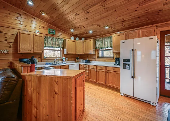 Bryson City Cabin With Hot Tub, Views And Pool Table!
