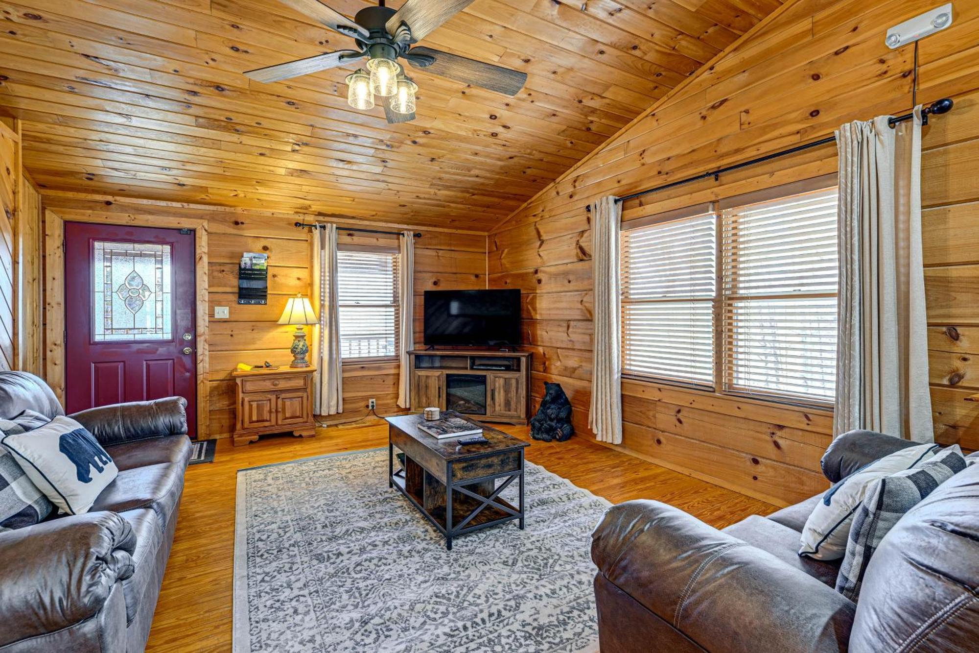 Bryson With Hot Tub, Views And Pool Table! Holiday home Bryson City