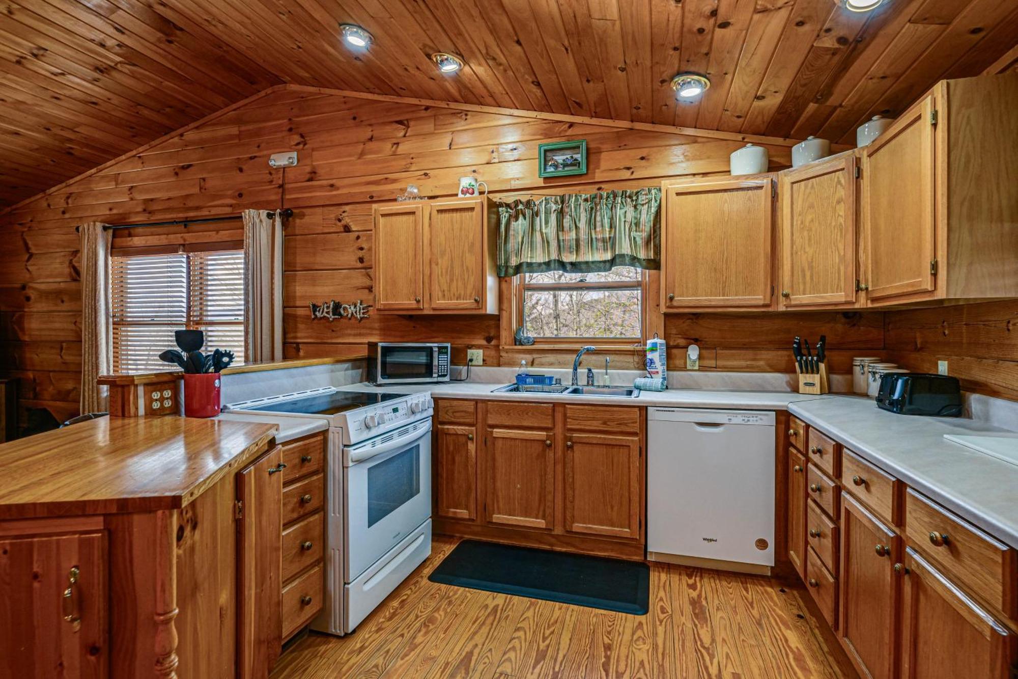 Bryson With Hot Tub, Views And Pool Table! Bryson City
