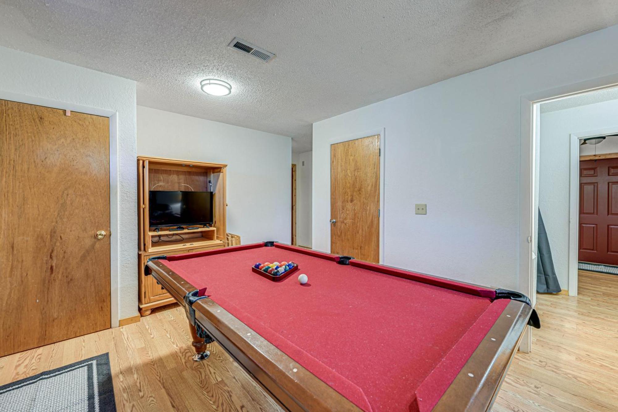 Bryson With Hot Tub, Views And Pool Table! Holiday home Bryson City